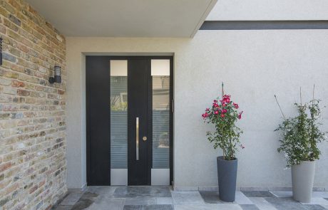 סגנון מודרני, יפני או אבסטרקטי: כך תבחרו דלת כניסה מעוצבת לבית